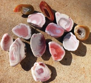 Today, Agate Creek's General Permission Area encompasses a roughly rectangular plain spanning approximately 45 square kilometers, a testament to the vastness of the agate-bearing landscape.